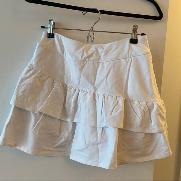 WHITE TIERED SKORT - Picture 2 of 5